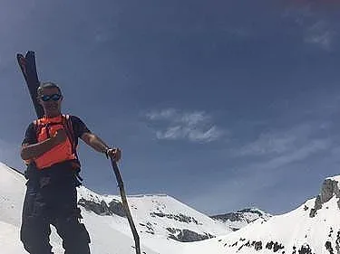 Каролев остава в тежко състояние