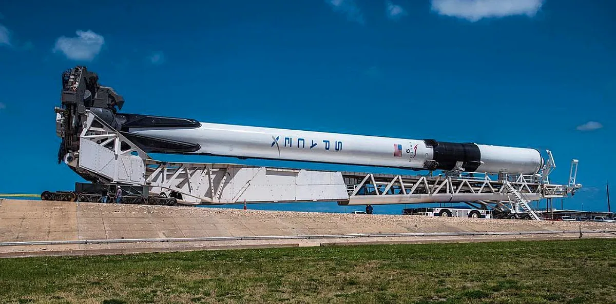 Мъск праща сателит до Луната с криптовалута