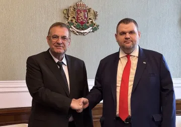 Пеевски вкара в съда за вписване оставката на Чакъров като председател на ДПС
