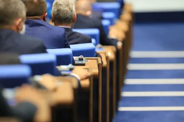 Депутатите остават без безплатните си паркоместа