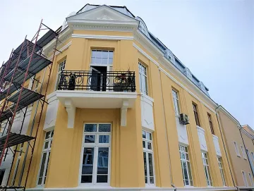 Знакова бургаска сграда връща стария си блясък