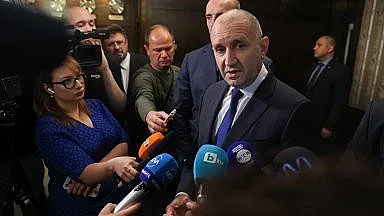 Радев пусна демагогията за еврото! Вкара и народа