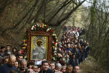 Пренасят Богородица от Бачково до Клувията