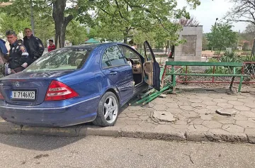 18-годишнa помете група деца