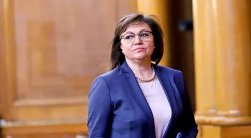 Корнелия, какво правим с властта? Само я миришем