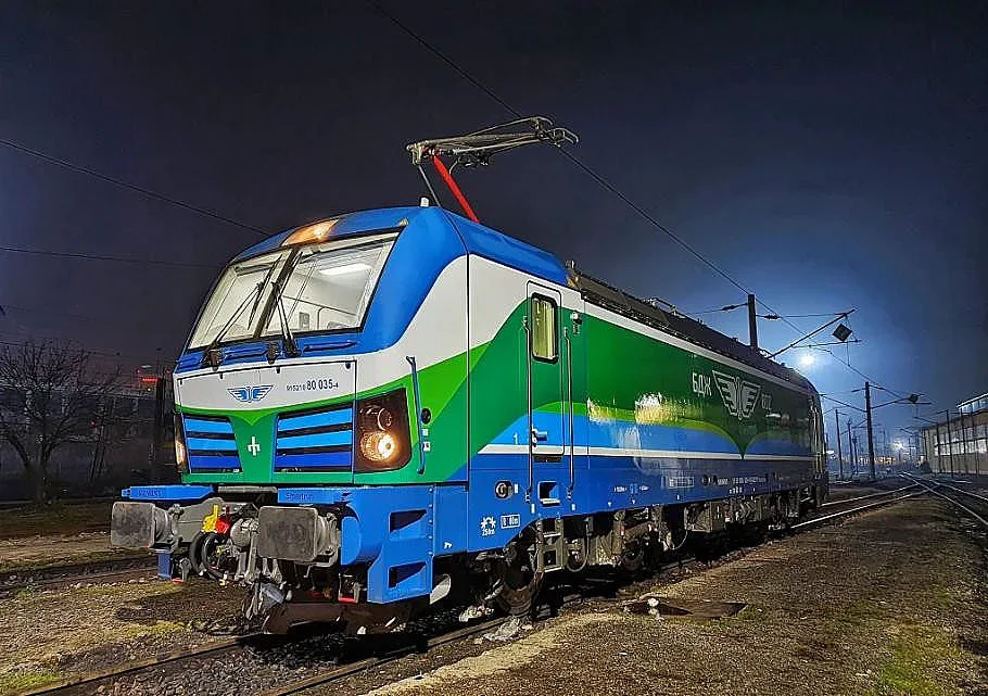 4 "умни" локомотива тръгнаха из страната