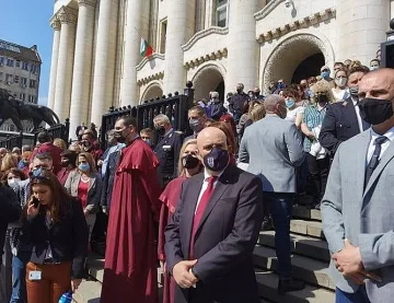 Гешев и магистрати излязоха на протест