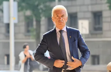 Изненада. Сидеров журналист, пита Нинова