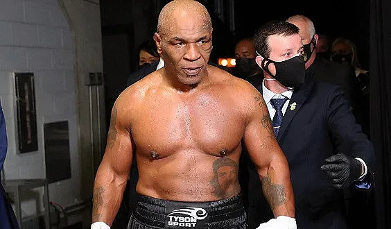 Отново викат Майк Тайсън на ринга! Чака се супербитка