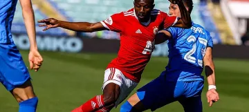 Екшън на дербито.ЦСКА поведе,сини фенове на терена