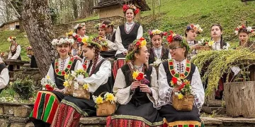 Лазаровден е. Защо на момите се дава сурово яйце
