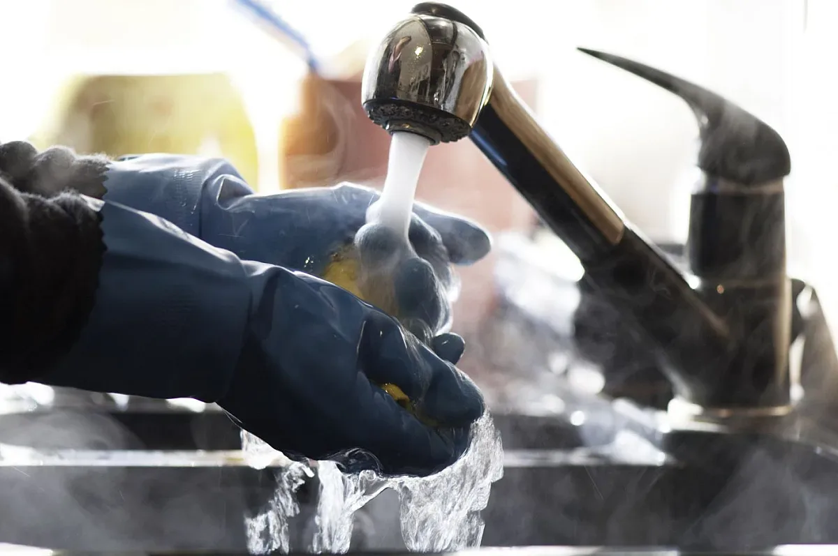 Искат 15% скок на парното и топлата вода в София