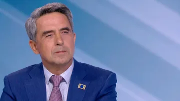 Плевнелиев смаза Радев, извади връзките му с Решетников