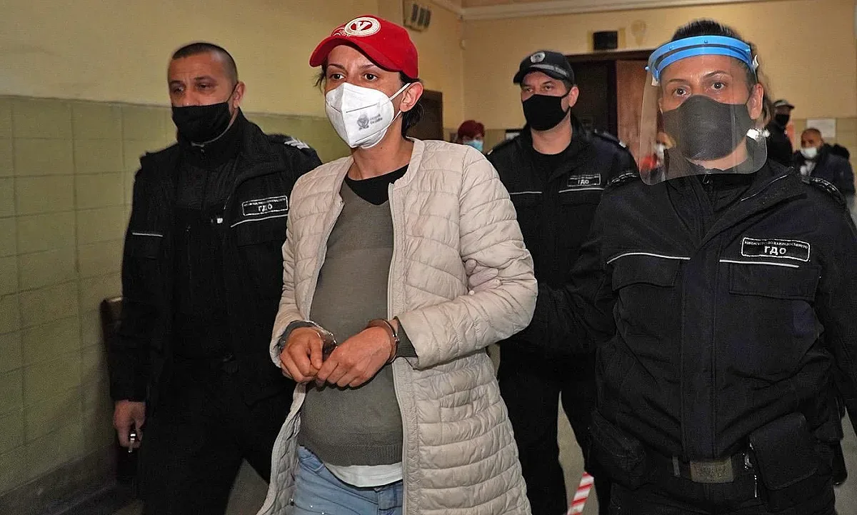 Жената, убила майка си отива в психиатрия