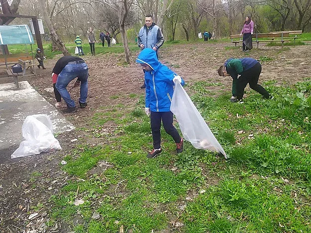 Ученици се включиха в инициативата-Заедно да почистим Стара Загора