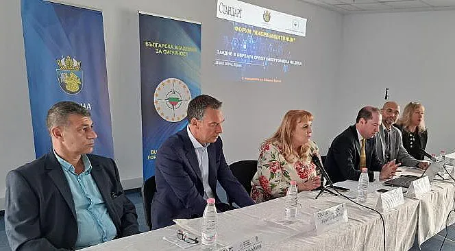 Бургас с екшън план срещу кибертормоза на деца. Първа защитена зона