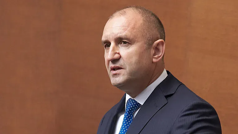 "Изправи се! Мутри вън!" са при президента