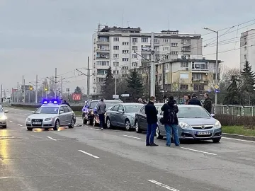 Куче предизвика верижна катастрофа в София