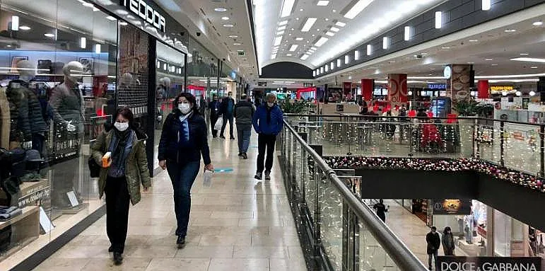 Спазват ли се мерките в молове и фитнеси?