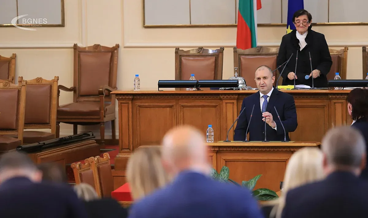Всички без ГЕРБ на крака за Румен Радев