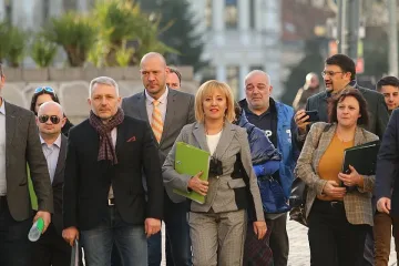 Манолова и Хаджигенов понижиха Дончева