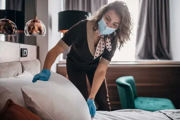 Хотелите разорени за една година