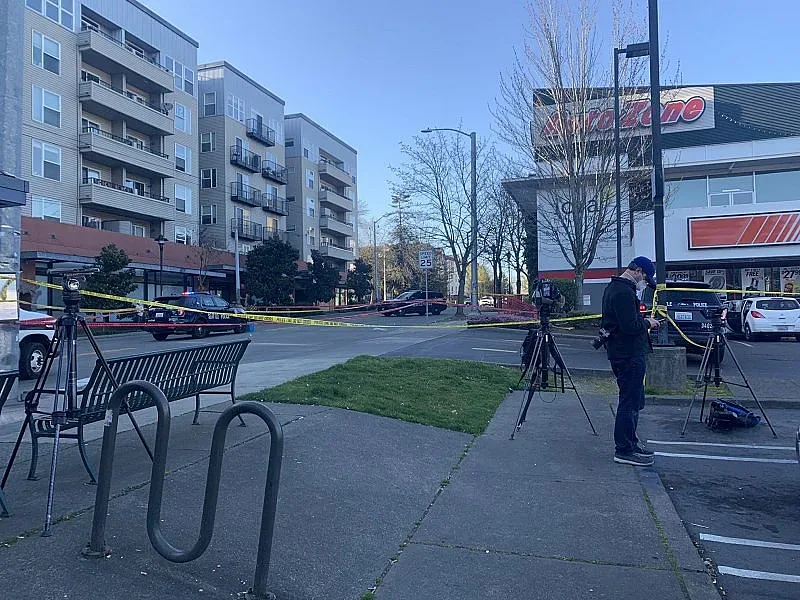 Стрелба в Сиатъл, тийнейджърка се бори за живота