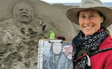 Баба Ванга изникна на пясъка в Бургас