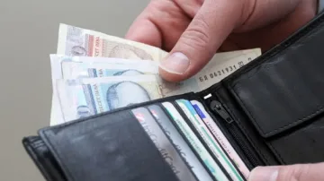 Кои пенсионери ще вземат 120 лева допълнително