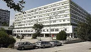 Полицай скочи от 5 етаж, имал е COVID