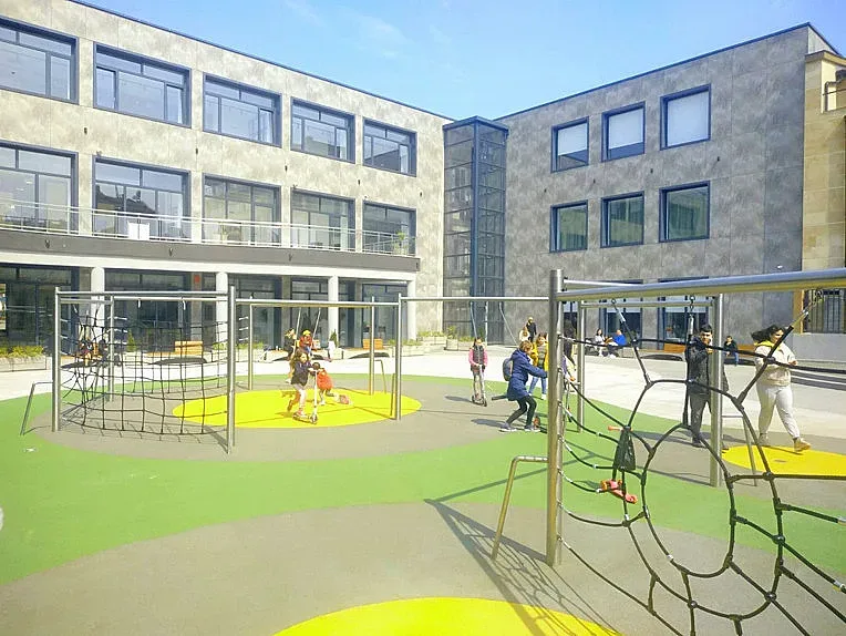 Вълнуващи срещи с любими автори очакват бургазлии другата седмица