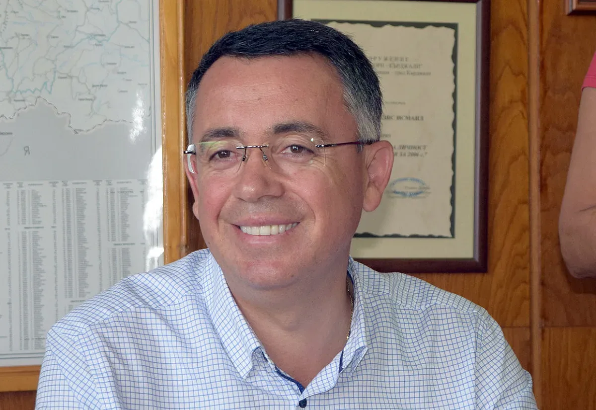 Хасан Азис остава кмет