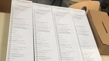 Опашки от сутринта пред секциите в Турция