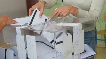 Виц ли е? Пращали фалшиви химикалки към урните