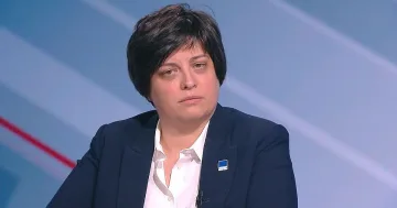 Нов епизод в сагата с АПИ. Русинова скочи на регионалния министър