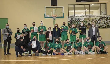 Специални плакети получиха баскетболистките на „Берое“