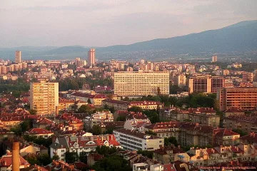 София удари Париж в земята. С какво?