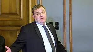 Каракачанов: Армията ни явно притеснява някого