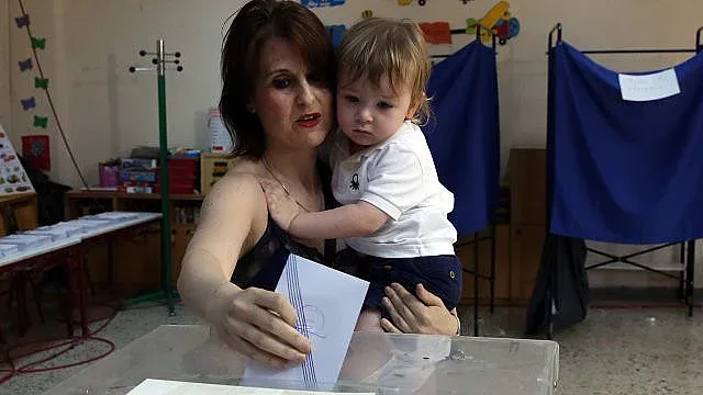 Гърция увеличава помощите, стимулира ражданията