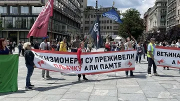 Нови мощни протести срещу Вучич! Пенсионери запяха песни в Белград