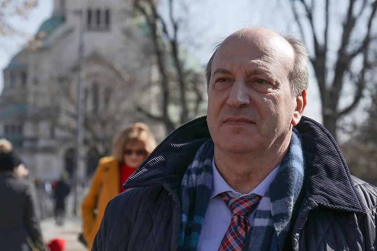 Проф. Яръмов хваща политическия скалпел