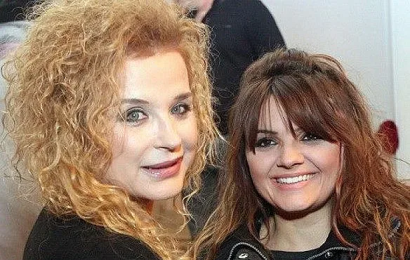 Оскъдното облекло на Аня Пенчева смути дъщеря й