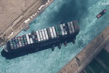 Шефът на Суецкия канал намекна за виновник
