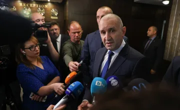 Конституционният съд образува дело по искането на Радев