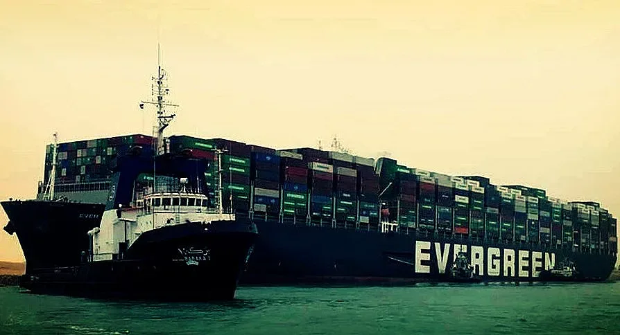 Случайно ли затвориха Суецкия канал?