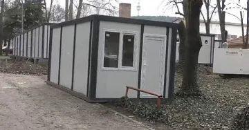 Превърнаха фургони в Covid отделение