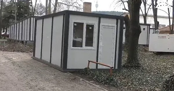 Превърнаха фургони в Covid отделение