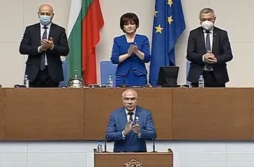 Марешки вдигна НС на крака в чест на лекари и учители