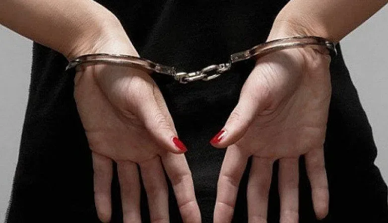 Възмъжаване - дама води банда за побой