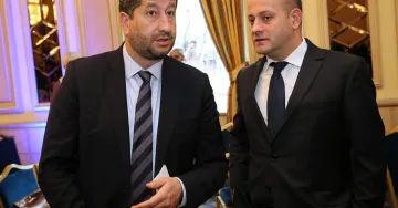 Има ли заразени в партията на Хр. Иванов?